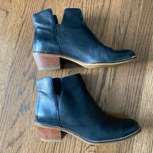 Cole Haan black ankle booties in size 5.5